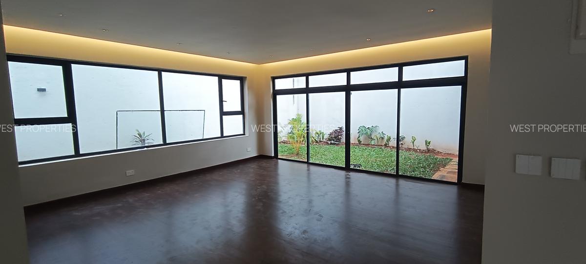 5 Bed Townhouse with En Suite at Manyani Rd - 19