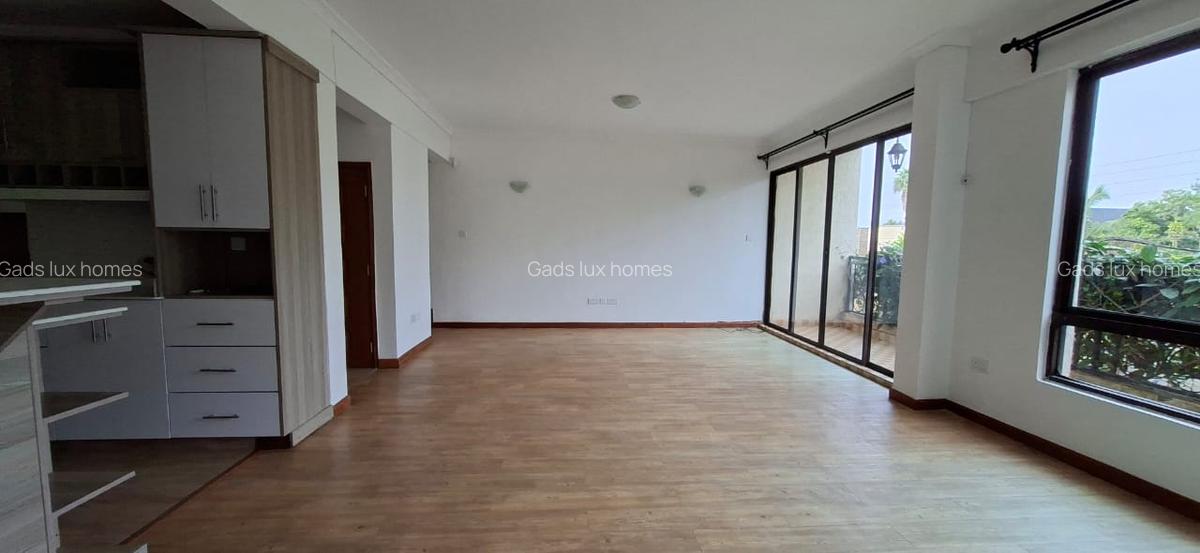 3 Bed Apartment with En Suite at Nyari - 4