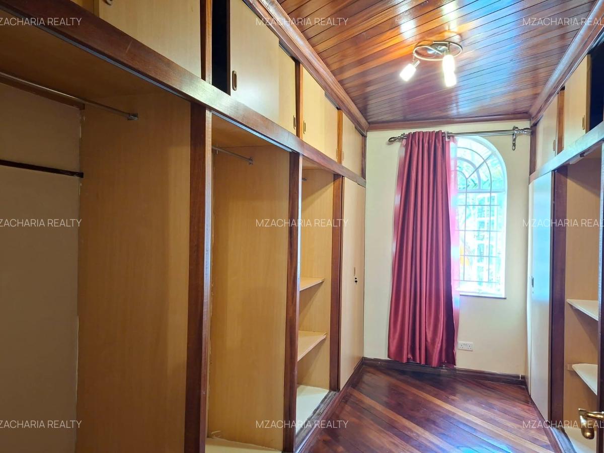 5 Bed Villa with En Suite in Runda - 12