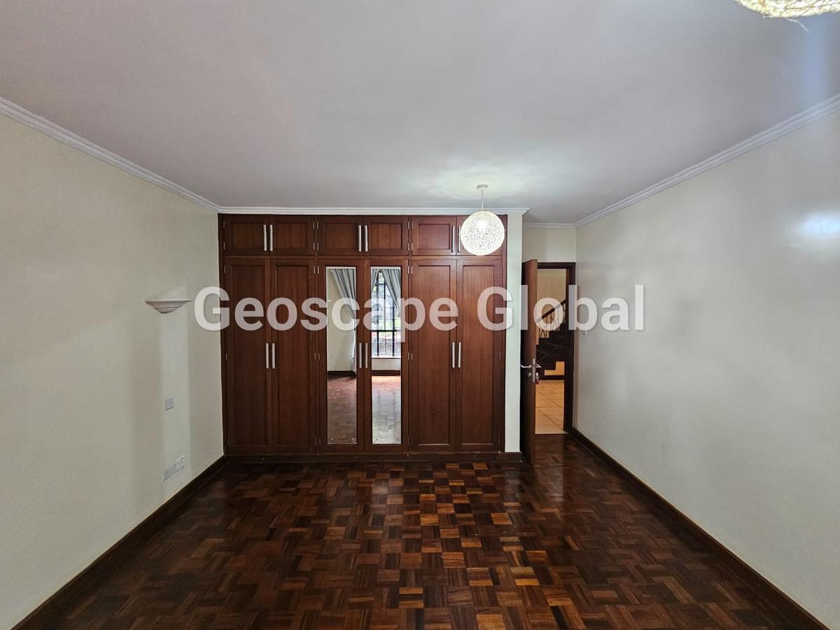 Furnished 3 Bed Apartment with En Suite in Riverside - 13