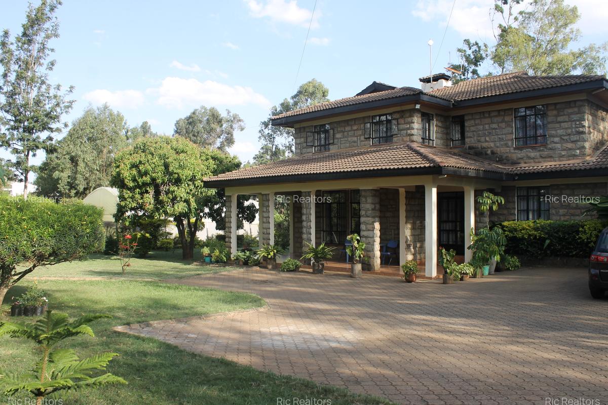 6 Bed House with En Suite in Karen Hardy - 2