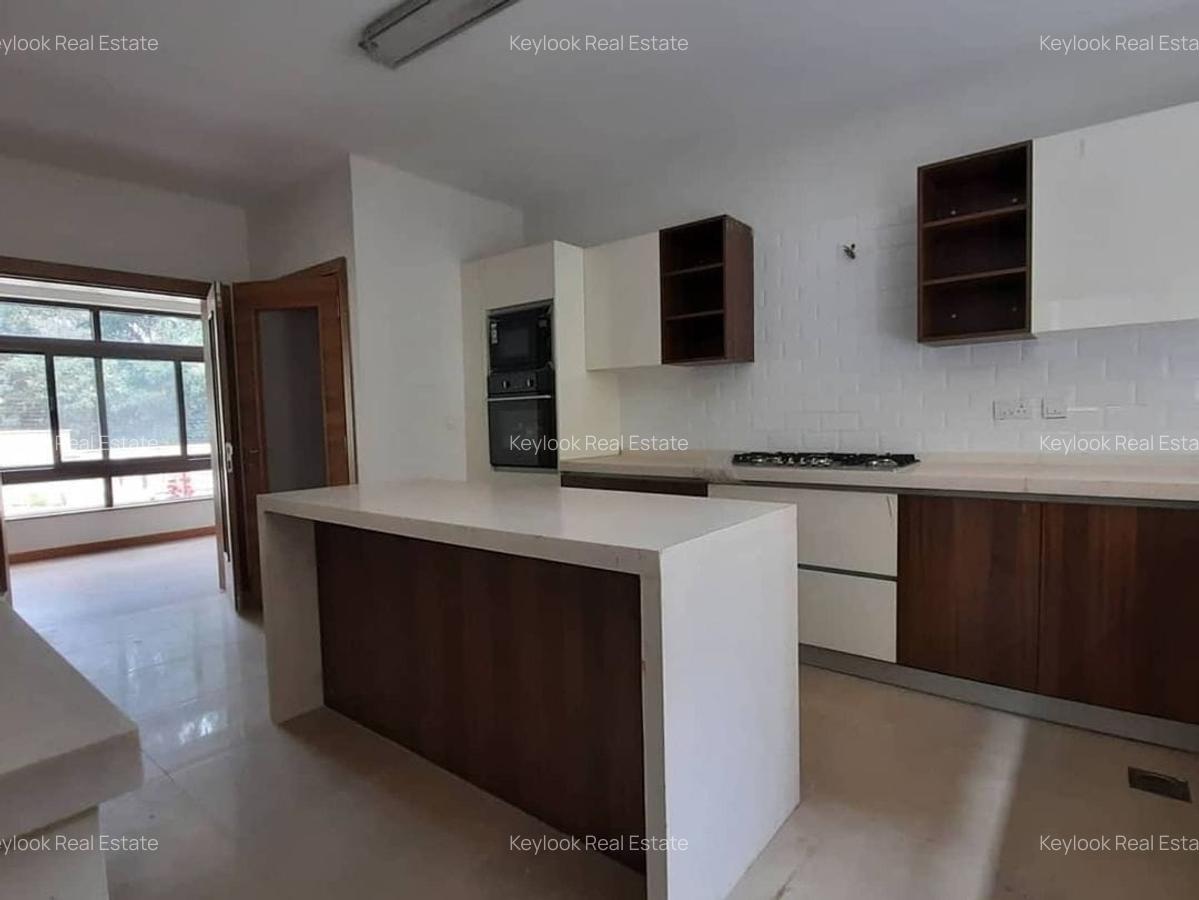 5 Bed Townhouse with En Suite at Lavington Green - 8