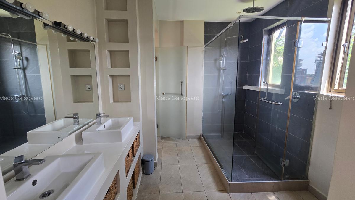 Furnished 3 Bed Apartment with En Suite at Hatheru Road - 10