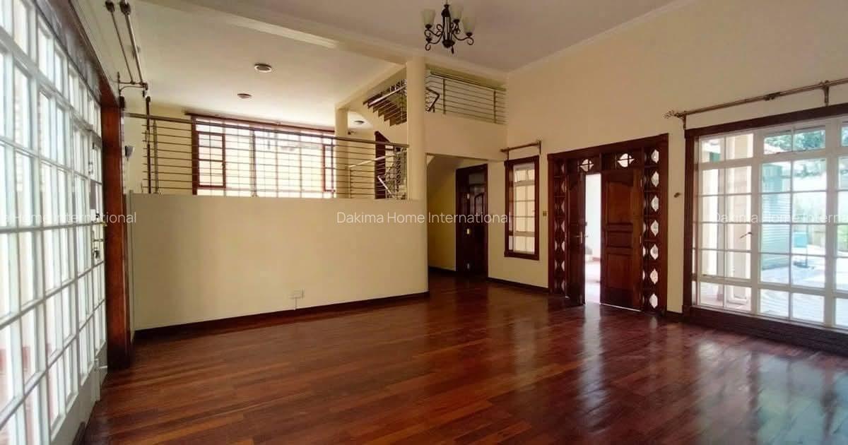 4 Bed Townhouse with En Suite in Brookside - 9