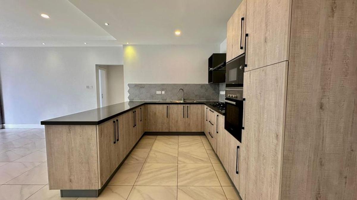 3 Bed Apartment with En Suite in Westlands Area - 13