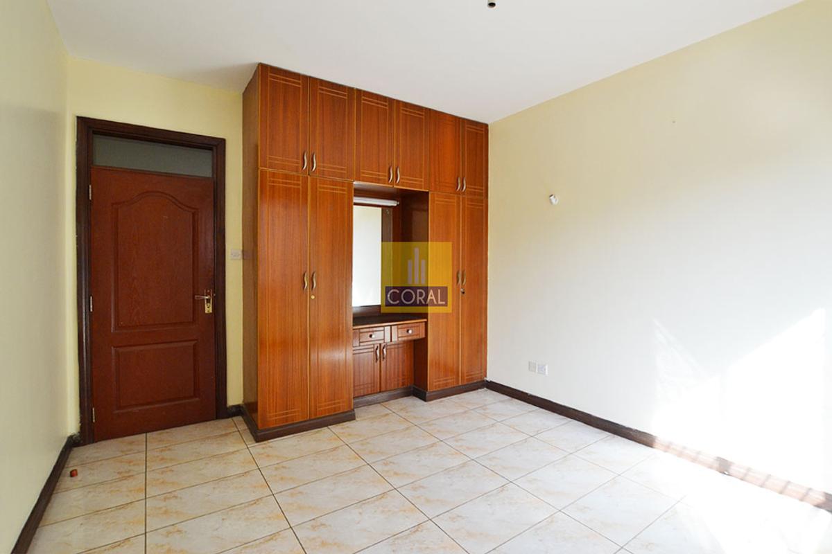 4 Bed Apartment with Parking in Parklands - 9