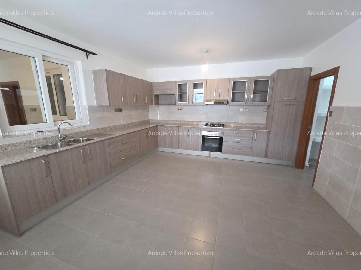 3 Bed Apartment with En Suite in Westlands Area - 11