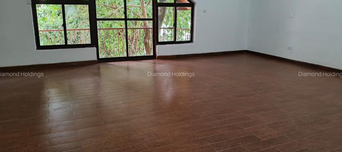 4 Bed Villa with En Suite at Parklands - 5