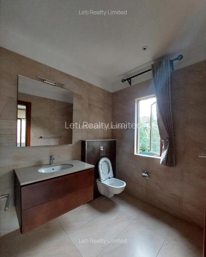 5 Bed Townhouse with En Suite in Lavington - 14