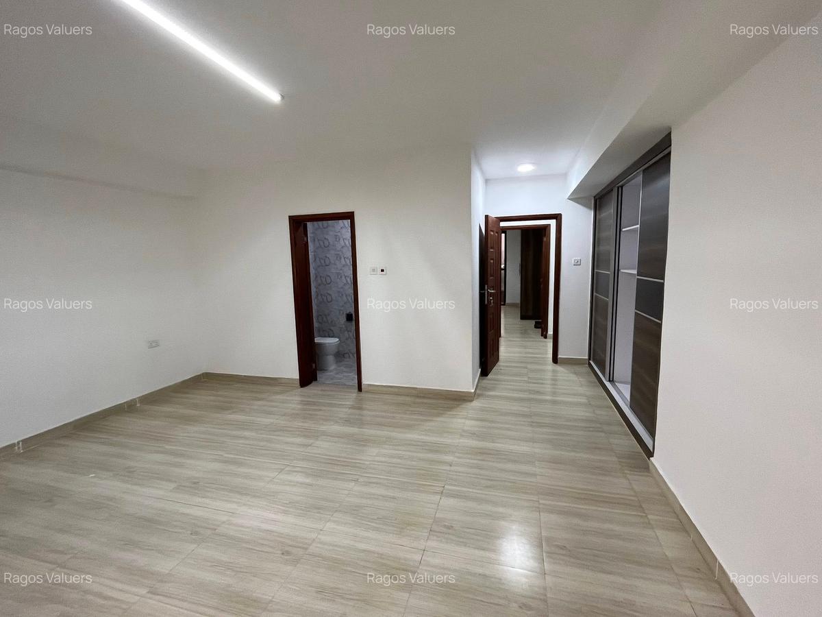 3 Bed Apartment with En Suite at Parklands Road - 7