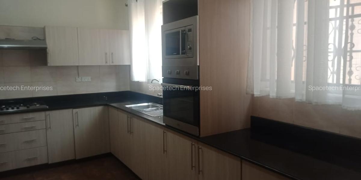 5 Bed Townhouse with En Suite in Spring Valley - 6