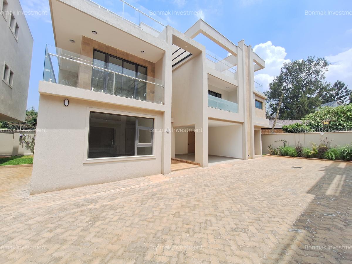5 Bed Townhouse with En Suite at Lavington Green. - 6