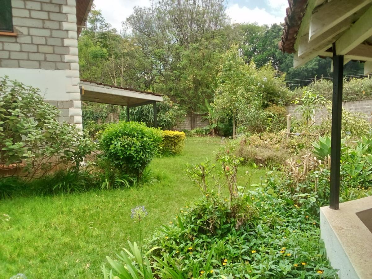 5 Bed House with En Suite in Lavington - 5