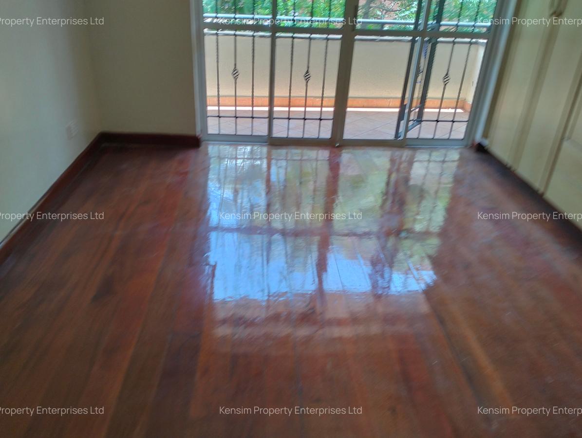 5 Bed Townhouse with En Suite in Brookside - 16