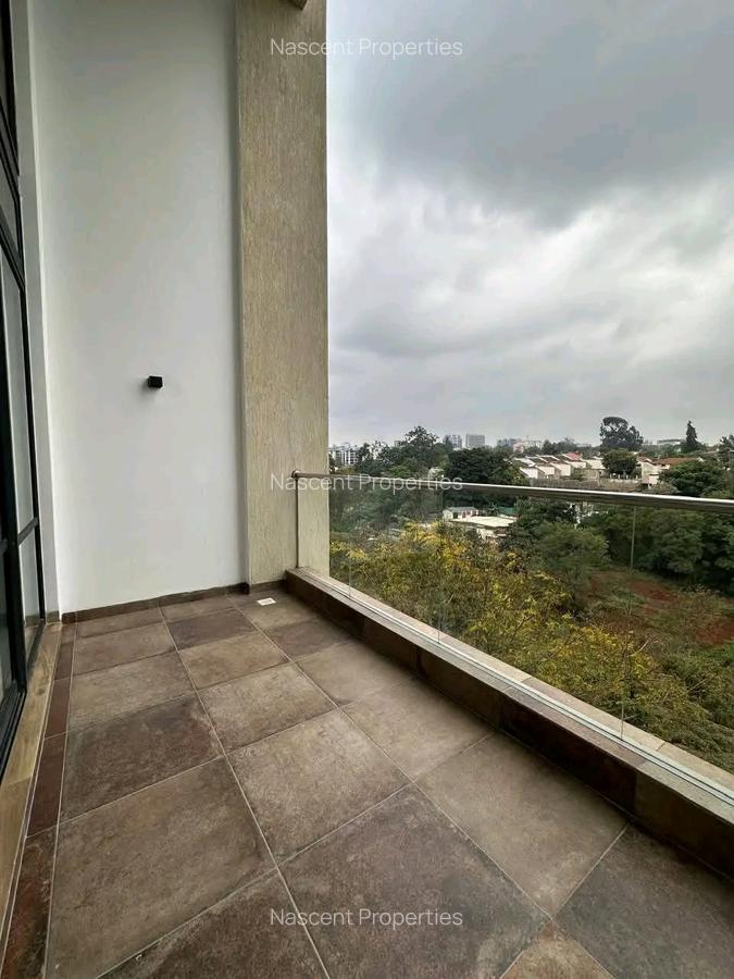 4 Bed Apartment with En Suite in Riverside - 17