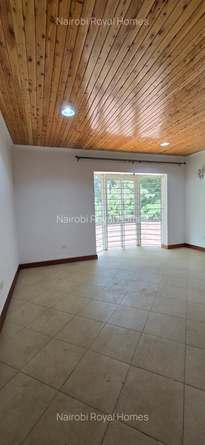 5 Bed House with En Suite at Rosslyn Lone Tree - 12