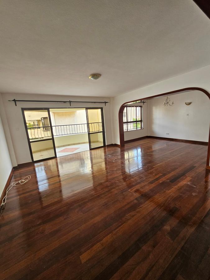 3 Bed Apartment with En Suite at Lavington - 4