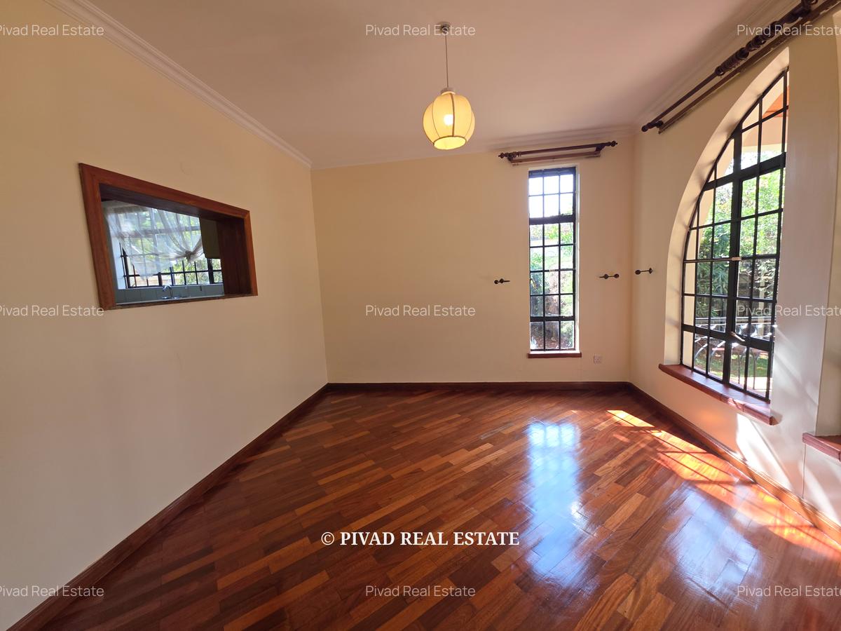 4 Bed Townhouse with Garden in Lavington - 5