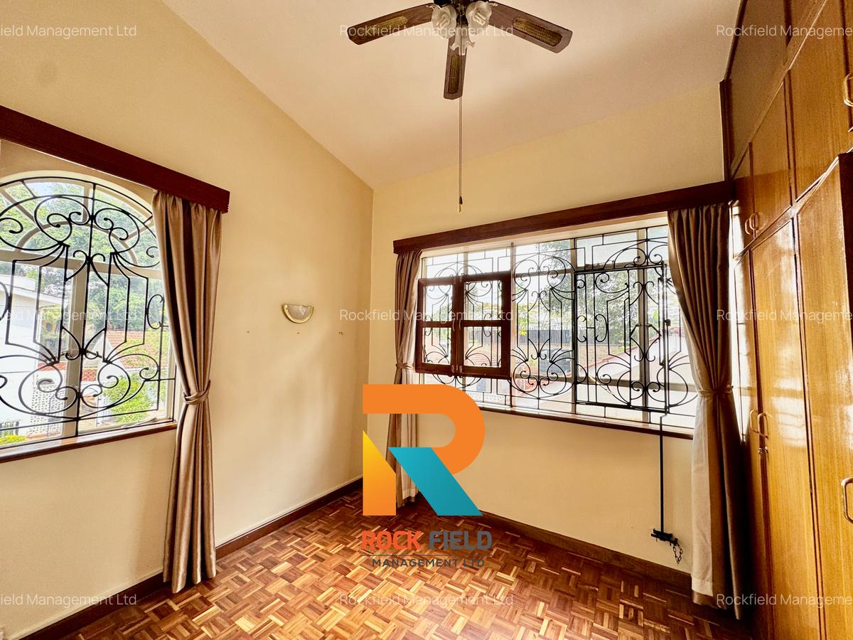 5 Bed House with En Suite in Parklands - 17