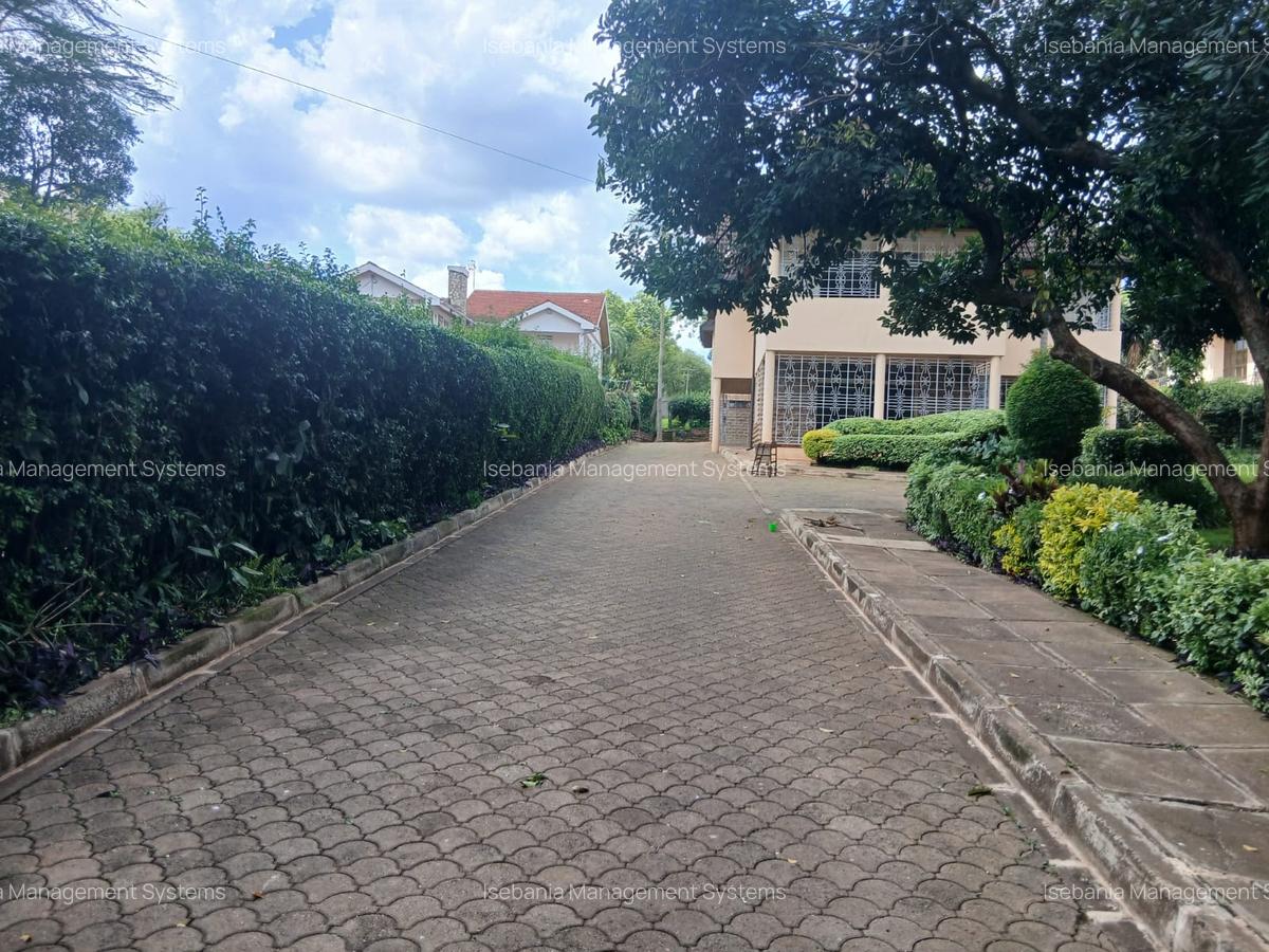 5 Bed House with En Suite at - 4