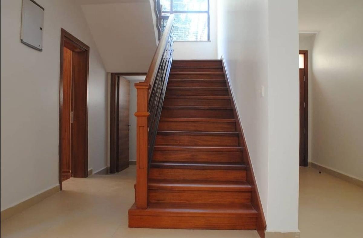 5 Bed Townhouse with En Suite in Lavington - 7