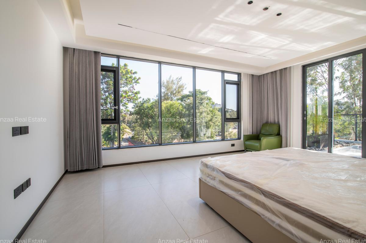 5 Bed Villa with En Suite at Jacaranda Avenue - 17