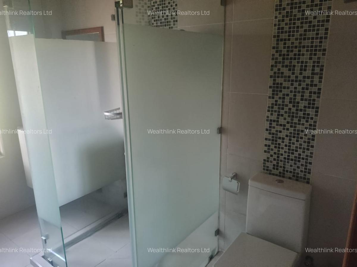 5 Bed Townhouse with En Suite at Runda - 12