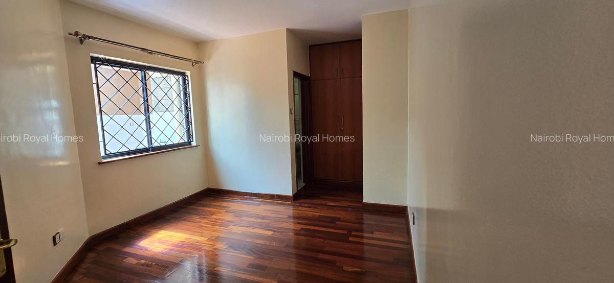 5 Bed Townhouse with En Suite at Lavington Road - 15