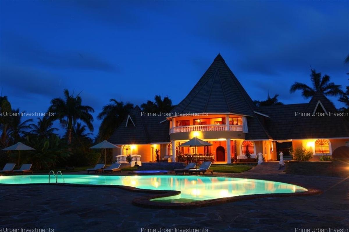 10 Bed Villa with En Suite in Diani - 5