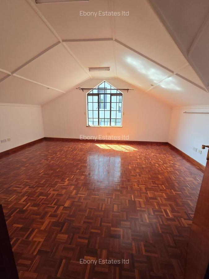 5 Bed Townhouse with En Suite in Lavington - 6
