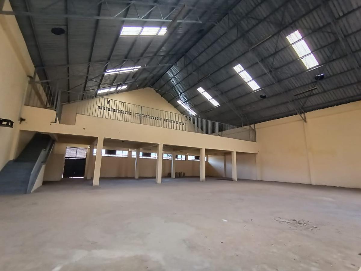 8,700 ft² Warehouse with Parking in Ruaraka - 8