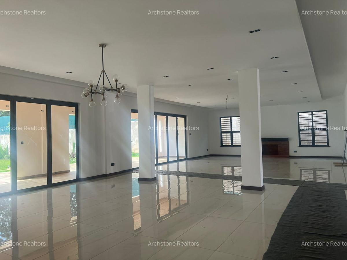 5 Bed House with En Suite in Runda - 13