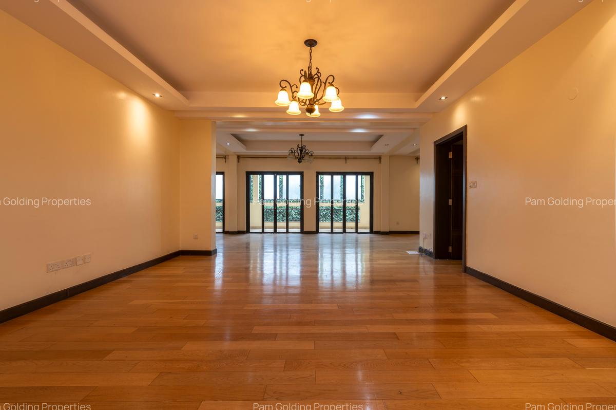 5 Bed Apartment at Riverside Drive - 4