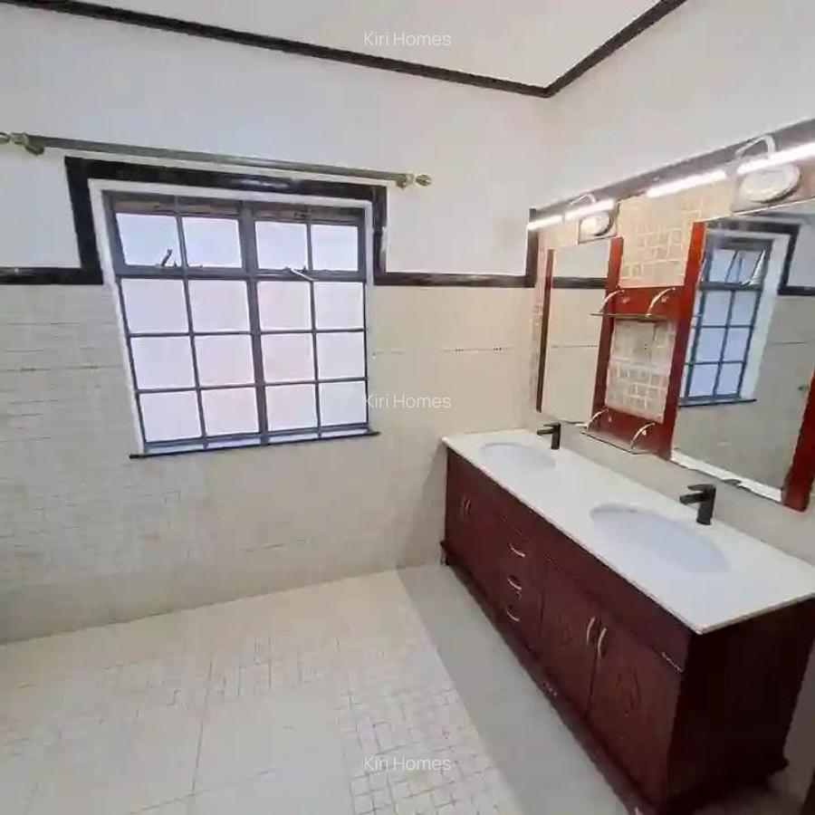 4 Bed Townhouse with En Suite in Lavington - 4