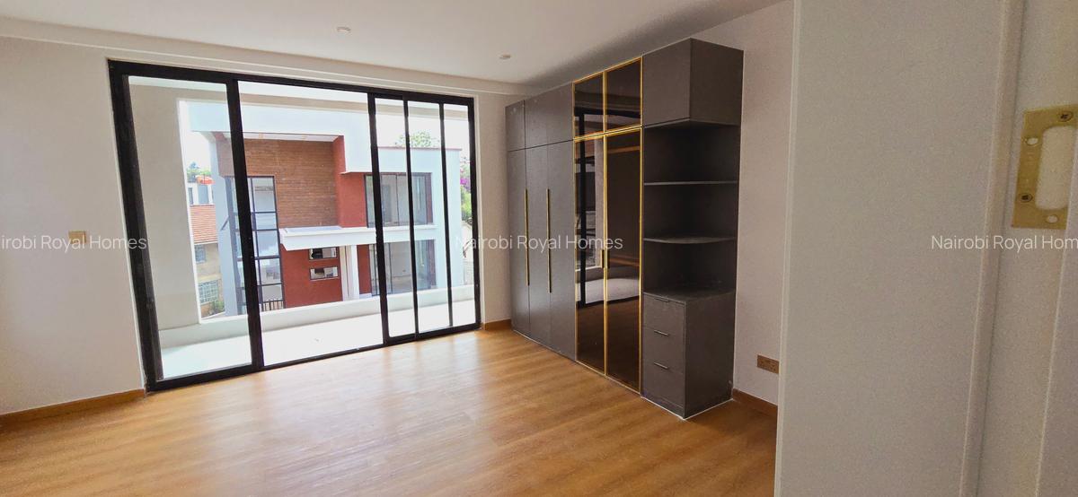 5 Bed Townhouse with En Suite at Lavington Green - 17