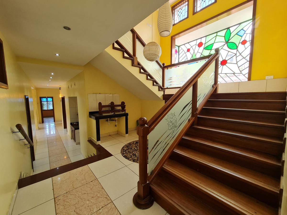 6 Bed House with En Suite in Kizingo - 8