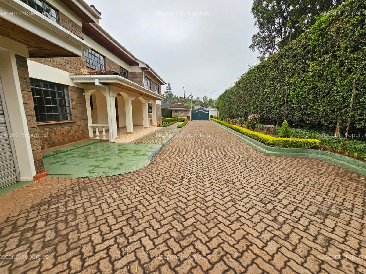 4 Bed House with En Suite at Evergreen - 3