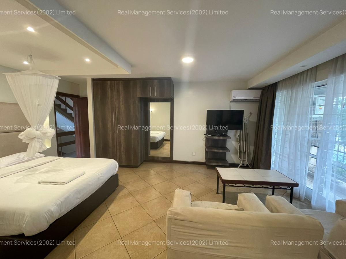 Serviced Studio Apartment with Swimming Pool at Karuna Road - 3