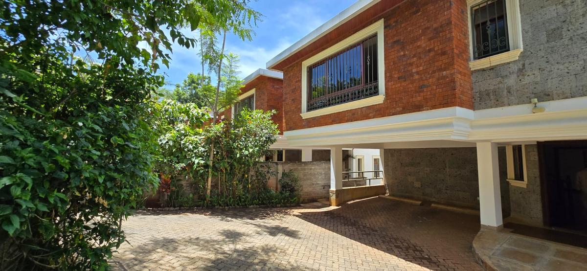 5 Bed House with En Suite in Spring Valley - 2