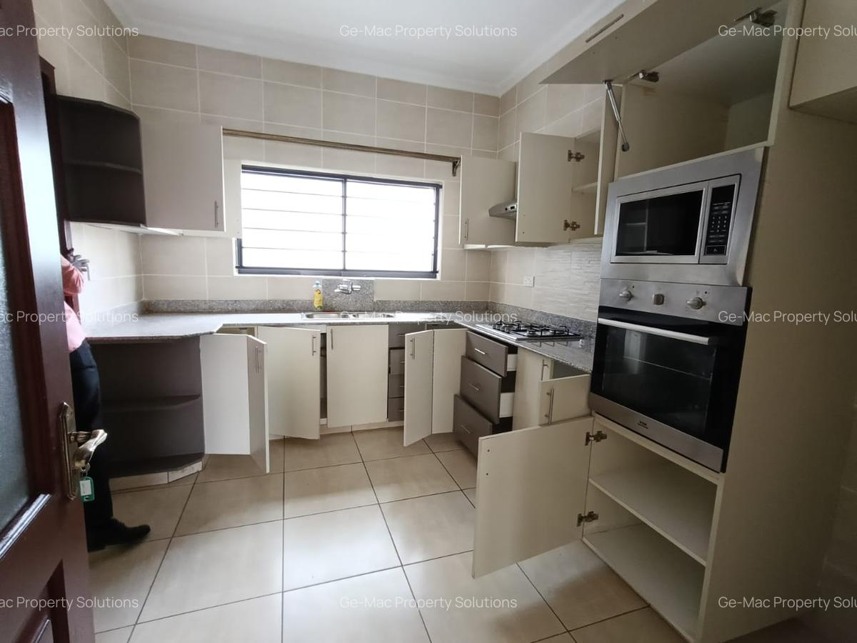 2 Bed Apartment with En Suite in Rhapta Road - 3