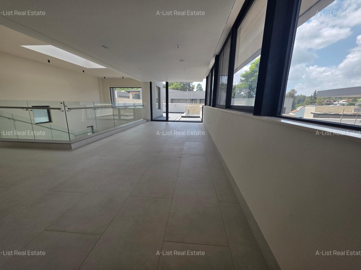 5 Bed Villa with En Suite at Grevilia Grove - 18