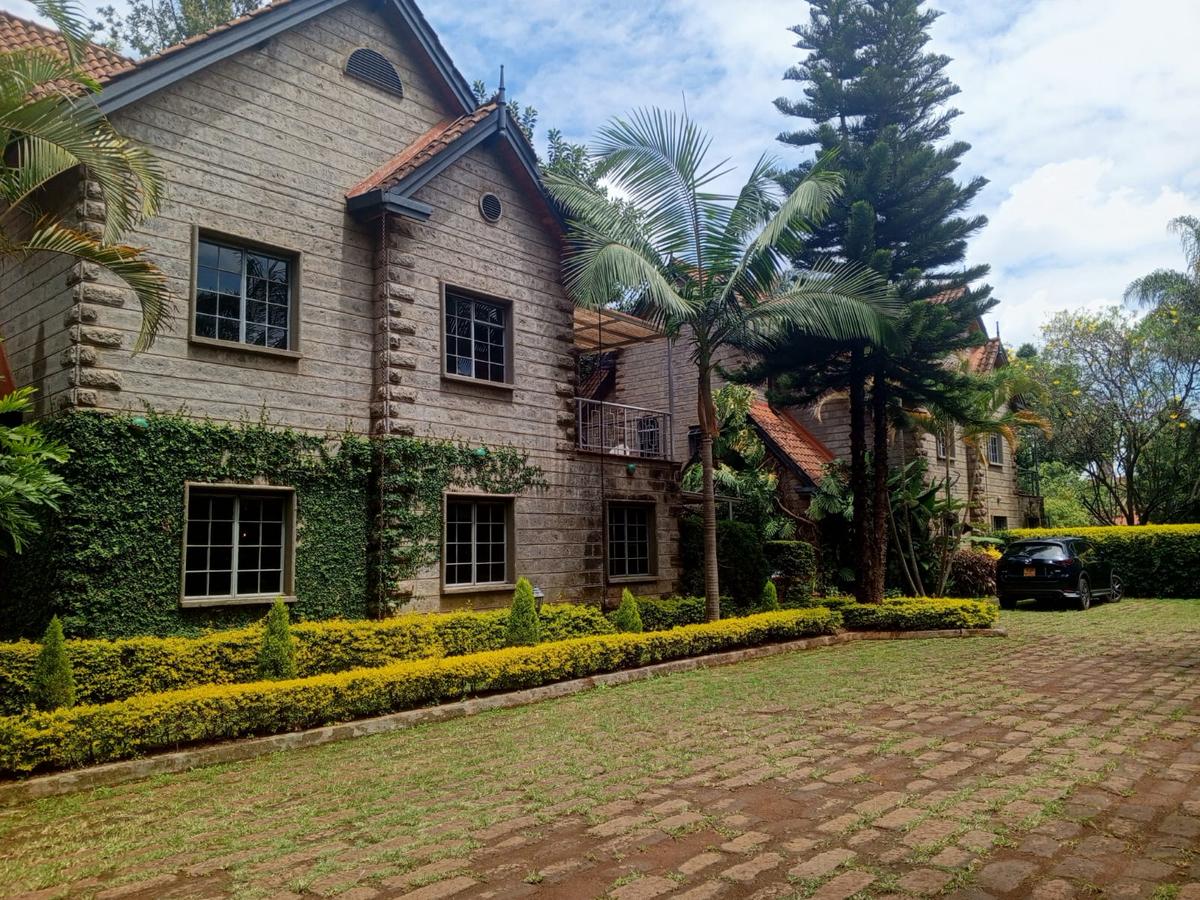 4 Bed Villa with En Suite in Lavington - 4