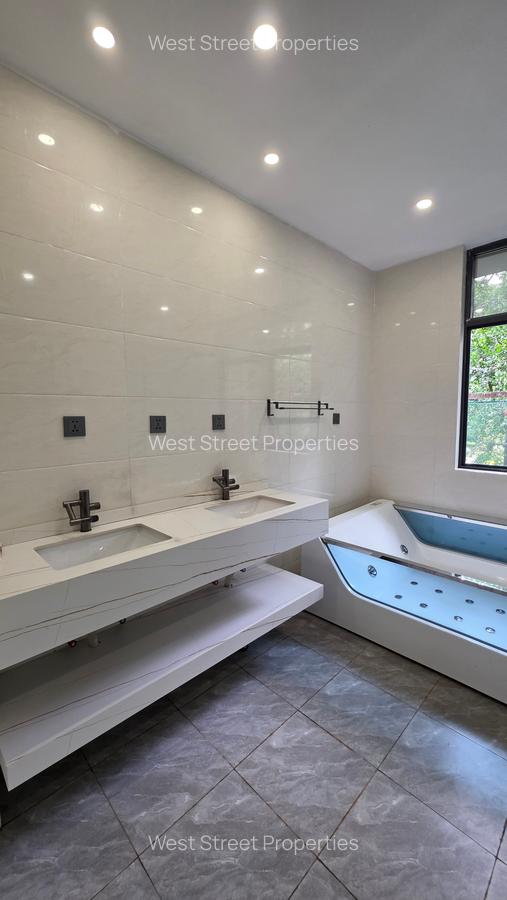 5 Bed Villa with En Suite at Chalbi - 10