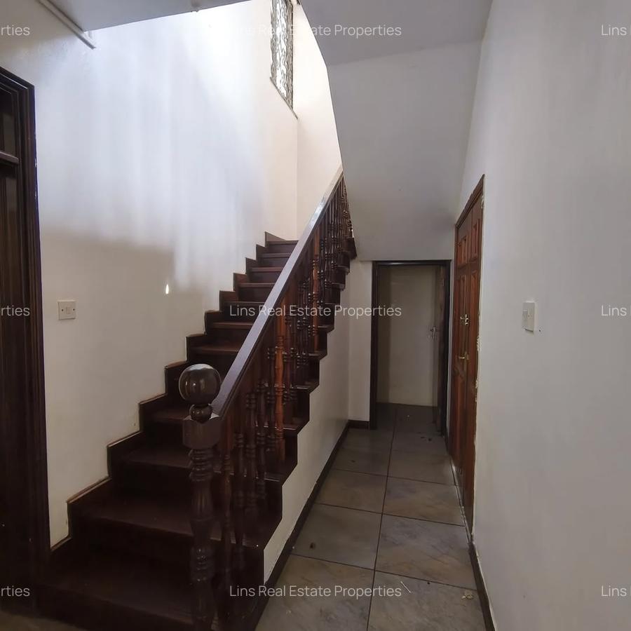 5 Bed Townhouse with En Suite in Kilimani - 7