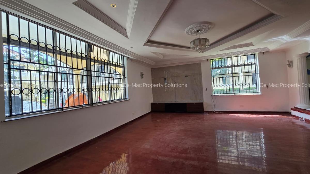 4 Bed Townhouse with En Suite in Lavington - 6