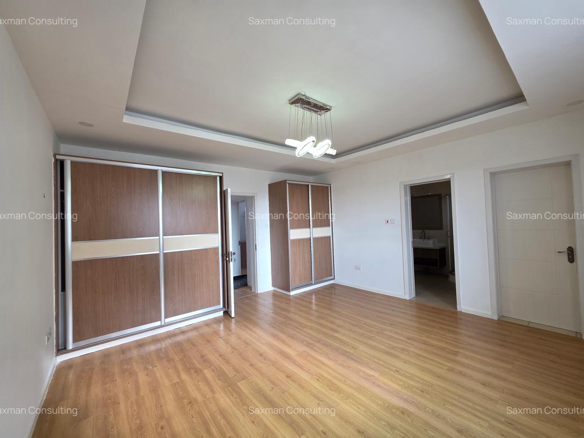 3 Bed Apartment with En Suite in Brookside - 7