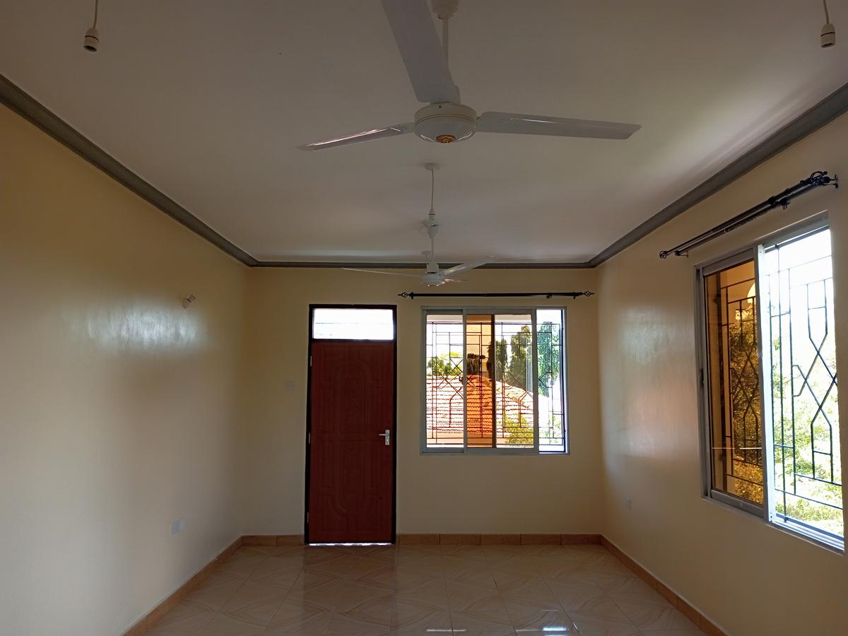 3 Bed Apartment with Parking at Beach Road - 15