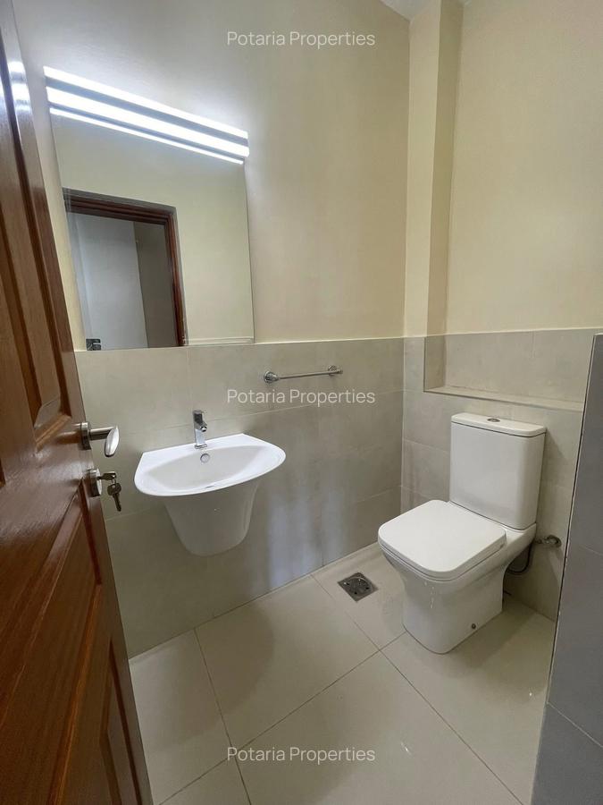 4 Bed Apartment with En Suite in Parklands - 9