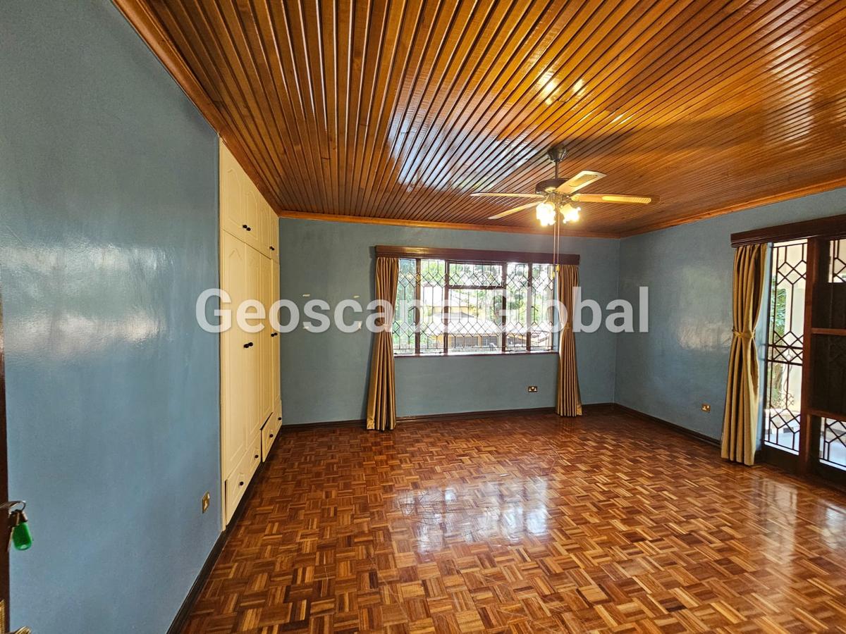 5 Bed House with En Suite in Runda - 14