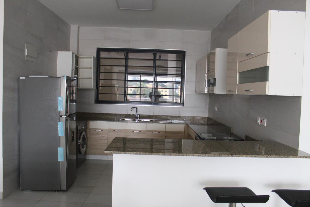 4 Bed Apartment with En Suite in Parklands - 16